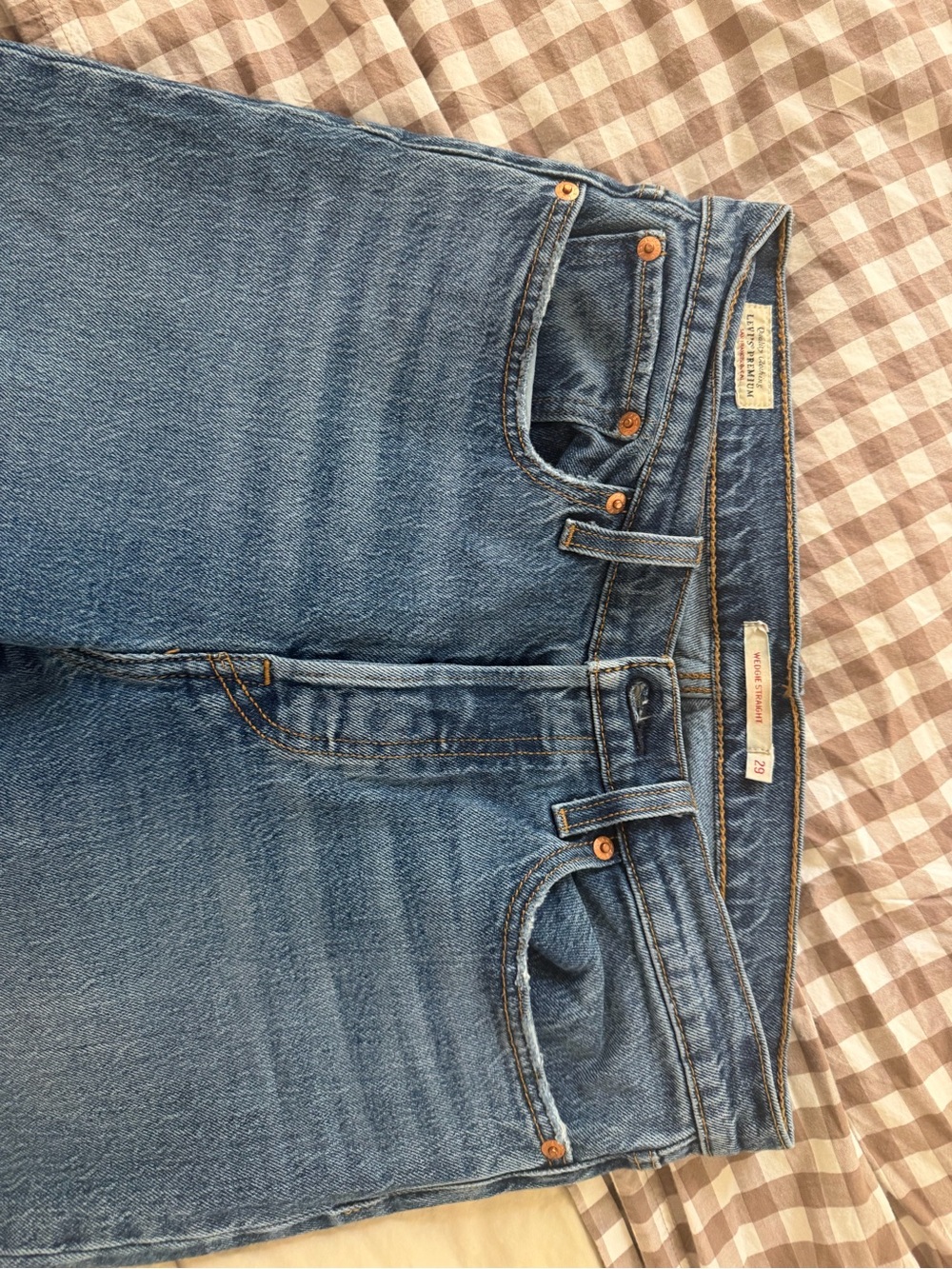 Levi's Straight Leg Women's Jeans in Medium Blue